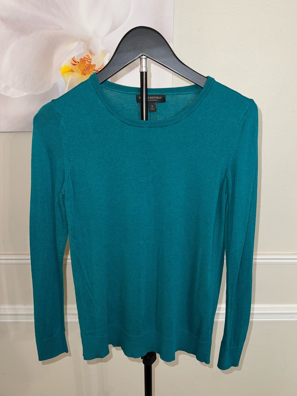 Banana Republic Emerald Green Silk Cashmere Long Sleeve Sweater! Size Small.